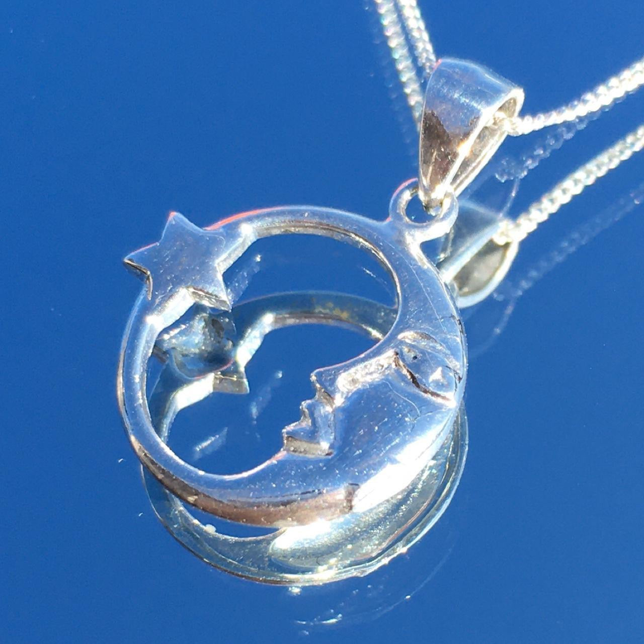 THE MOON & SHOOTING STAR